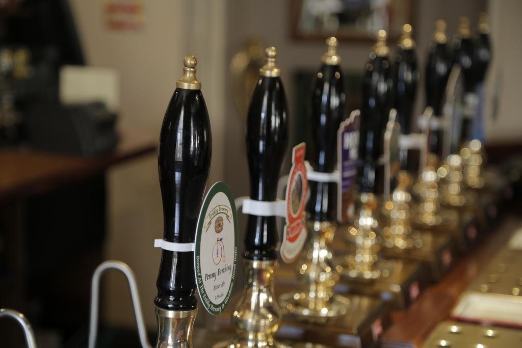Hanmer Arms المظهر الخارجي الصورة